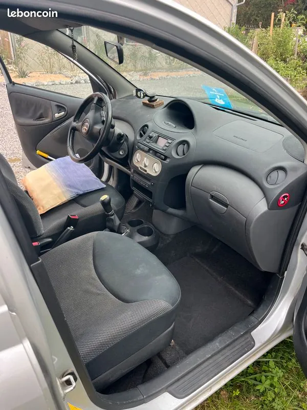 Toyota Yaris 2004 photo 2
