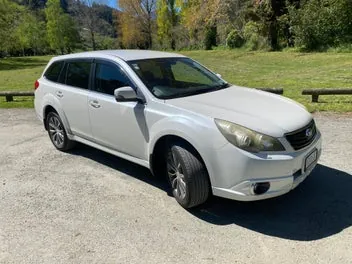 Subaru Legacy 2011 photo 2