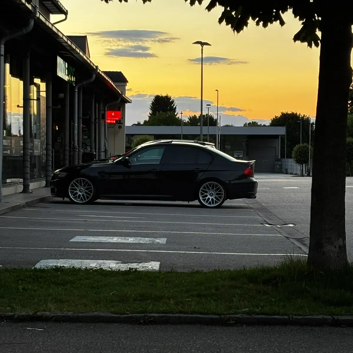 BMW 3 Series 2009 photo 2