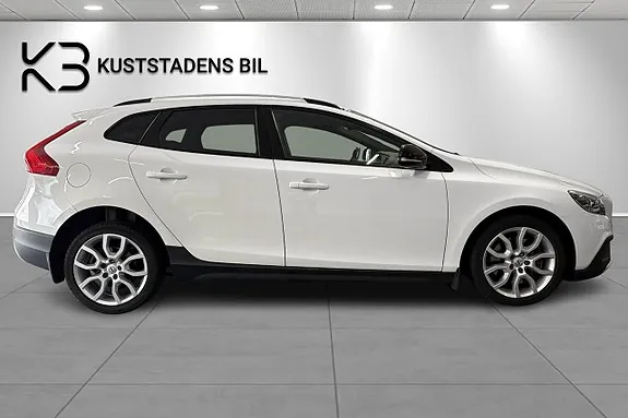 Volvo V40 Cross Country 2016 photo 2