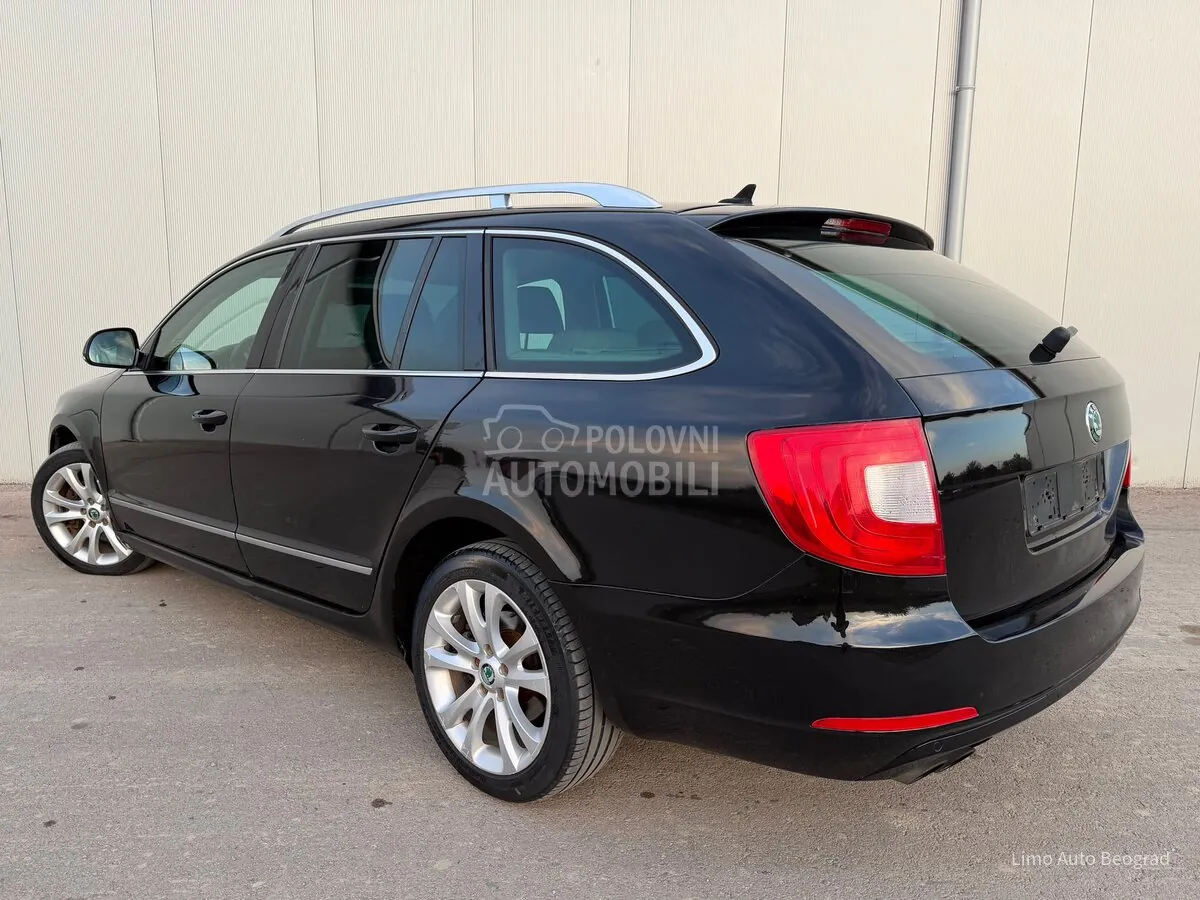 Skoda Superb 2010 photo 5