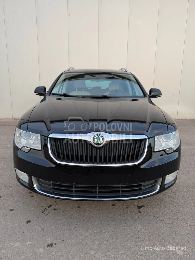 Skoda Superb 2010 photo 4