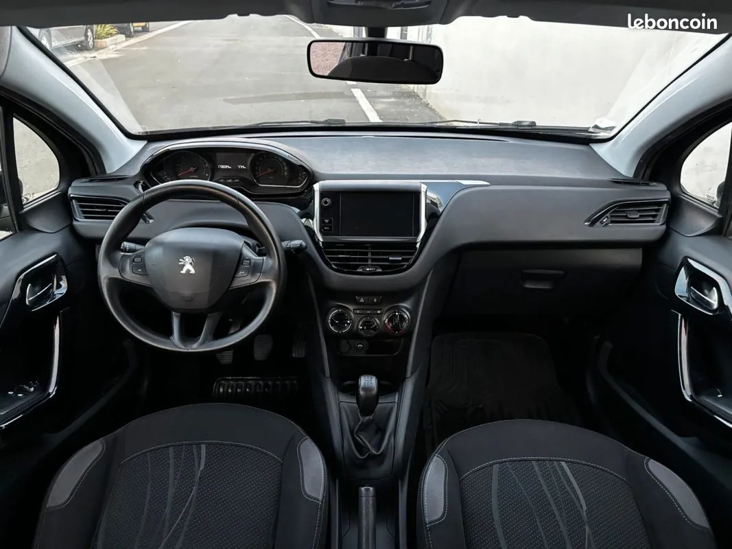 Peugeot 208 2014 photo 2