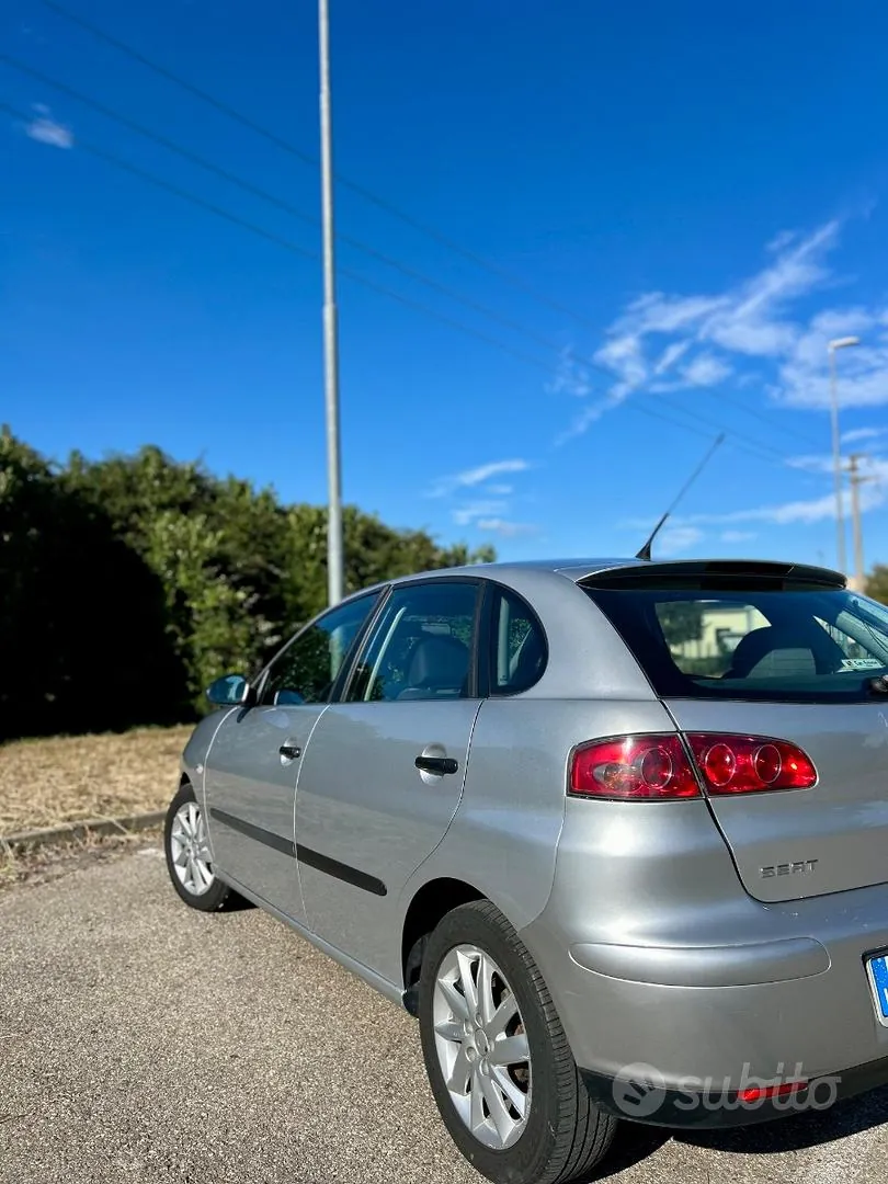 Seat Ibiza 2002 photo 2