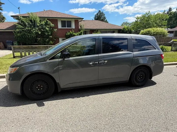 Honda Odyssey 2013 photo 3