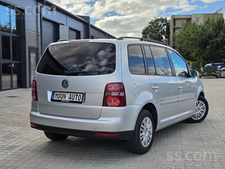 Volkswagen Touran 2009 photo 2
