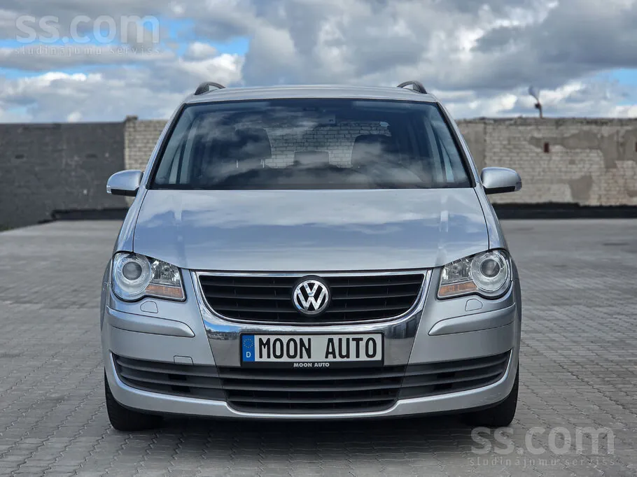 Volkswagen Touran 2009 photo 3