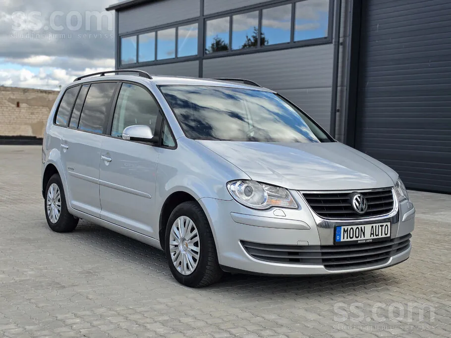 Volkswagen Touran 2009 photo 4