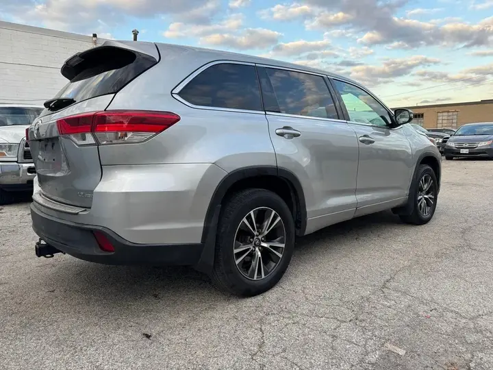 Toyota Highlander 2017 photo 2