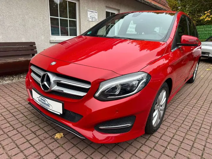 Mercedes-Benz B 180