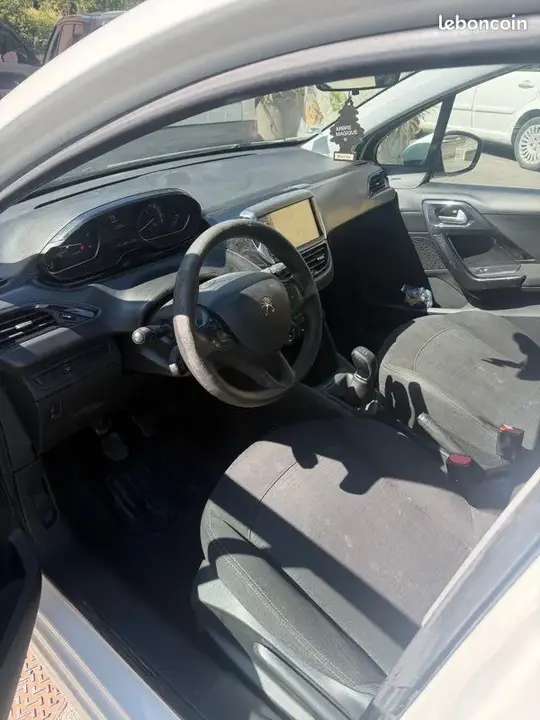 Peugeot 208 2020 photo 3