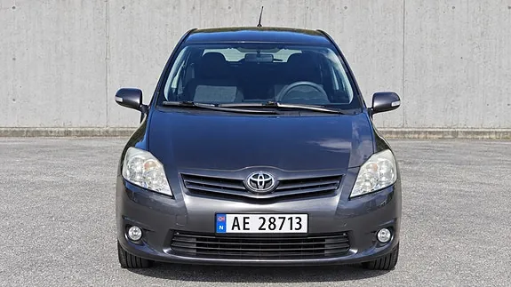 Toyota Auris 2010 photo 2