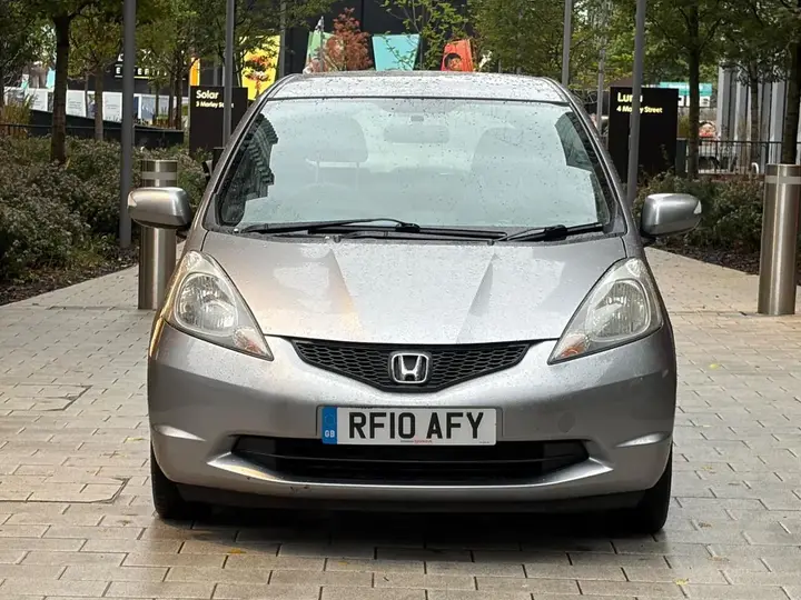 Honda Jazz 2010 photo 2