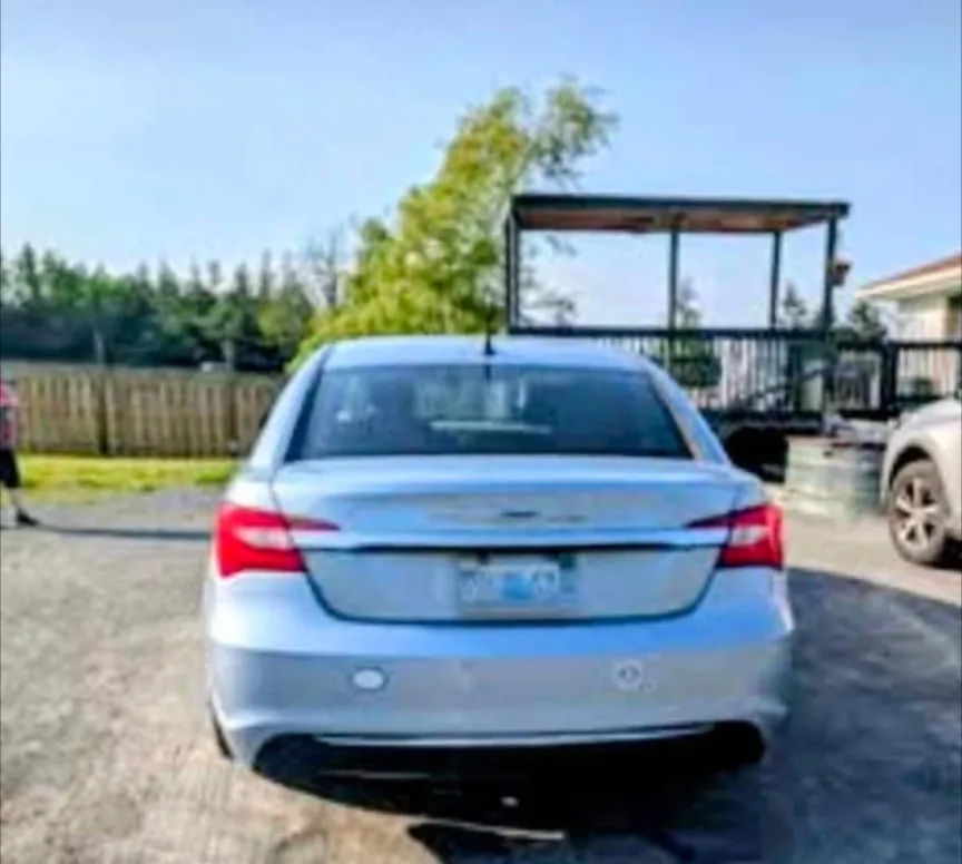 Chrysler 200-Series 2012 photo 2