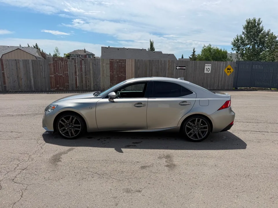 Lexus Is 2015 photo 2