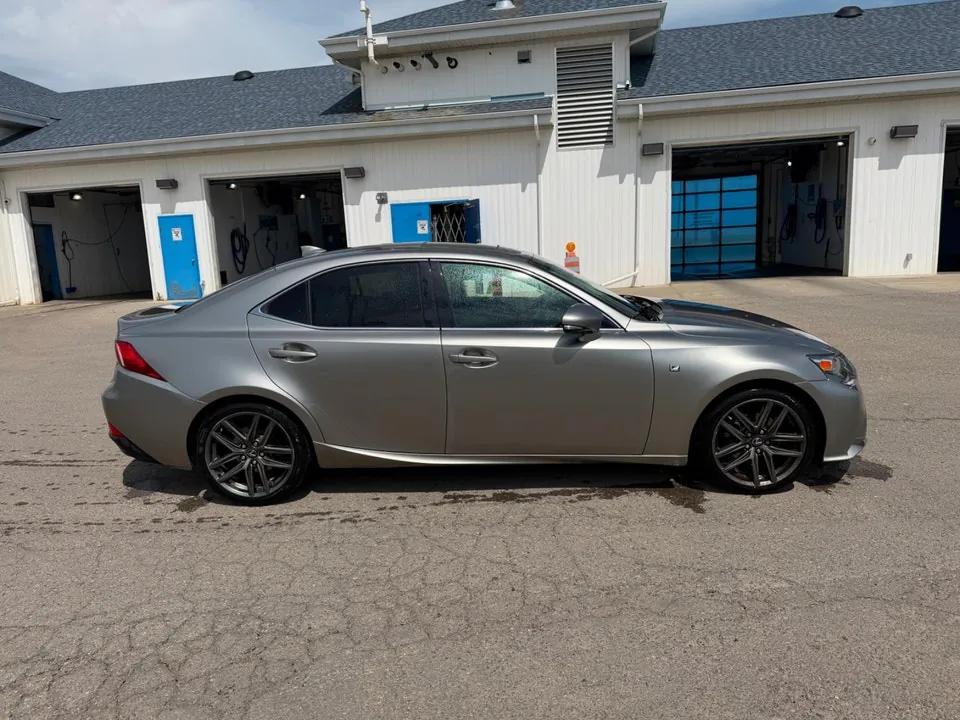 Lexus Is 2015 photo 5