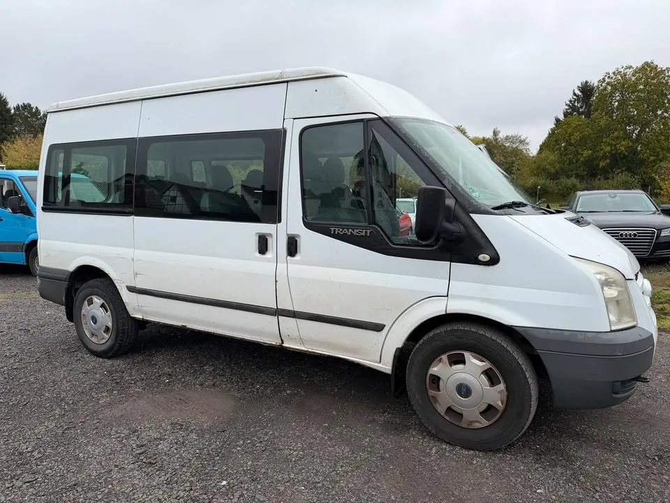 Ford Transit 9