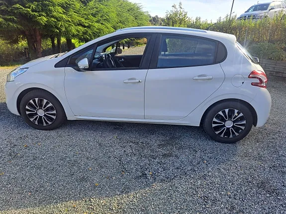 Peugeot 208 2013 photo 5