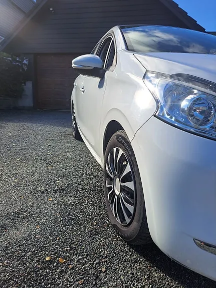Peugeot 208 2013 photo 4