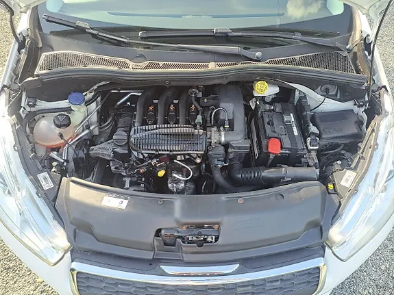 Peugeot 208 2013 photo 2