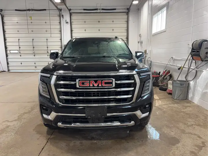 GMC Yukon Xl 2025 photo 2
