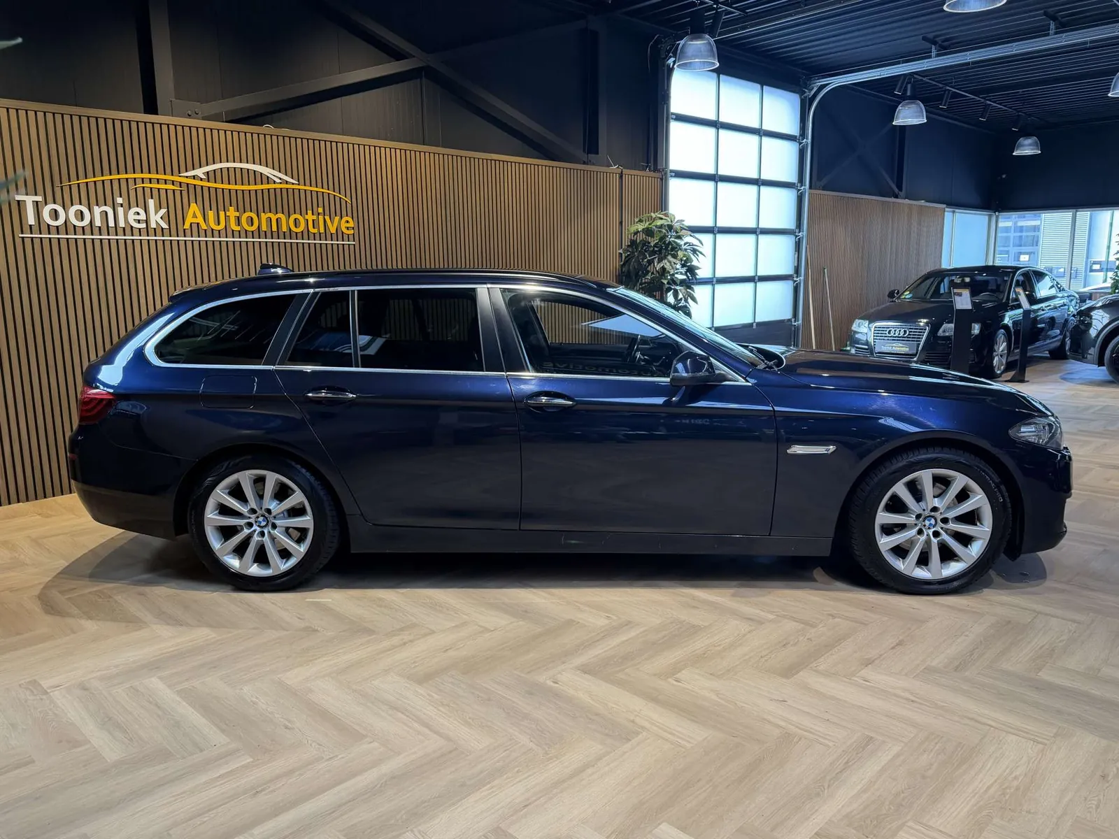 BMW 5 Series 2015 photo 2
