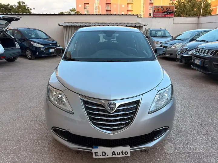 Lancia Ypsilon 2015 photo 2