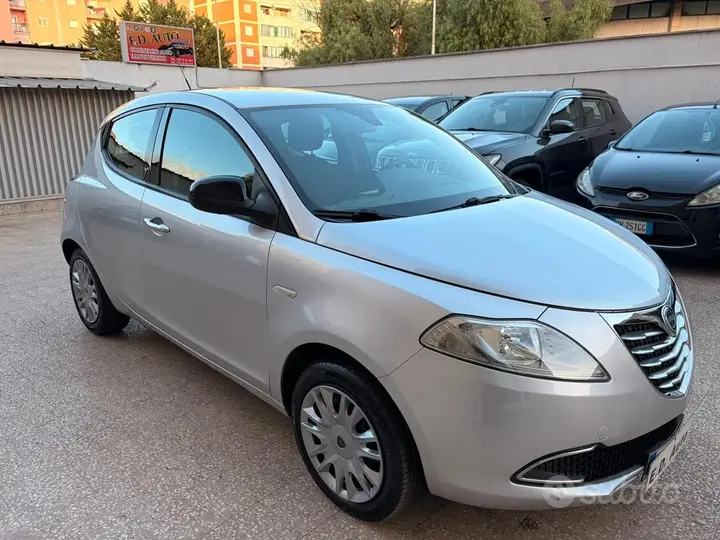 Lancia Ypsilon