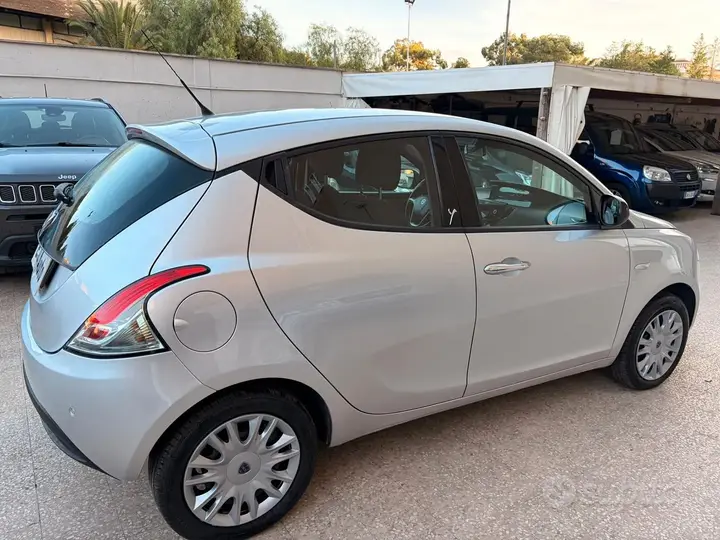 Lancia Ypsilon 2015 photo 4