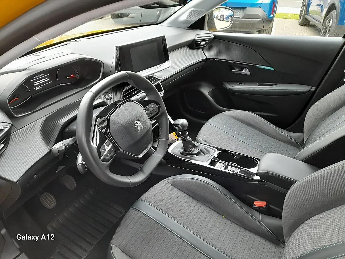 Peugeot 208 2022 photo 3