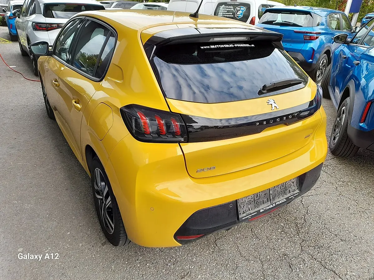 Peugeot 208 2022 photo 2
