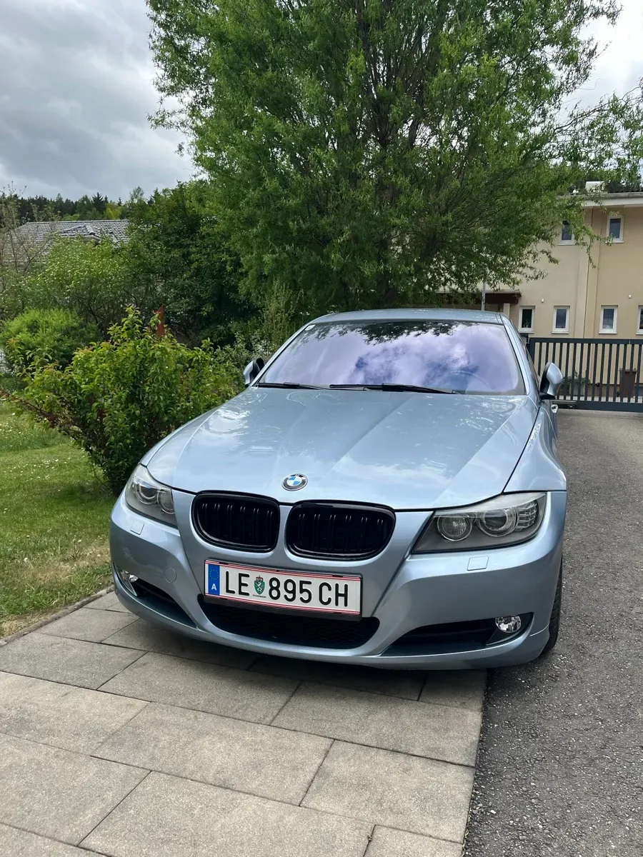 BMW 3Er-Reihe 320I 2010 photo 3