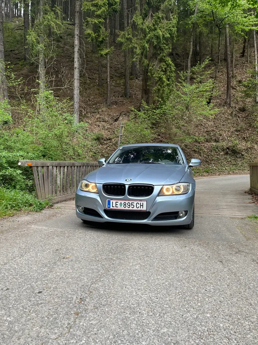 BMW 3Er-Reihe 320I 2010 photo 2