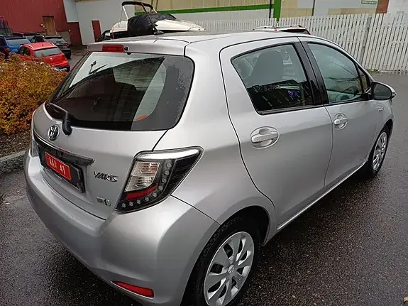 Toyota Yaris 2013 photo 3