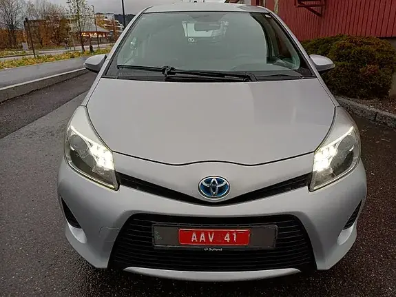 Toyota Yaris 2013 photo 2