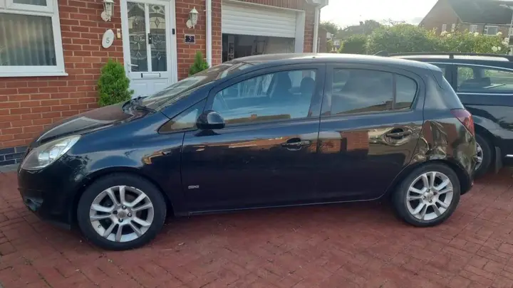 Vauxhall Corsa 2010 photo 3