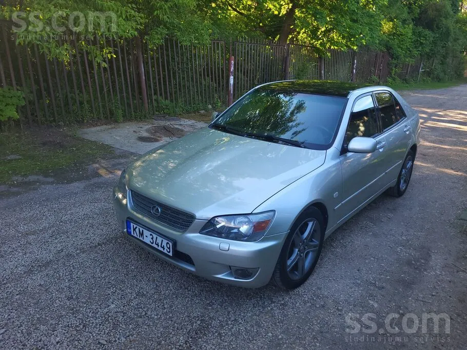 Lexus Is200