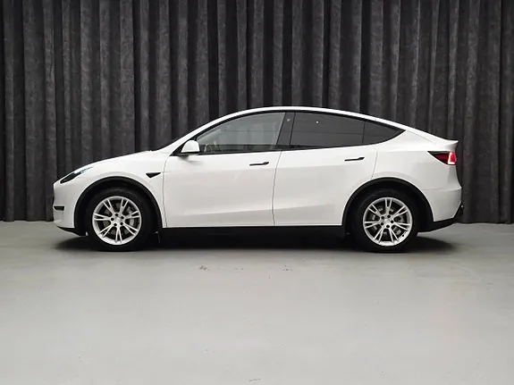 Tesla Model Y 2023 photo 4