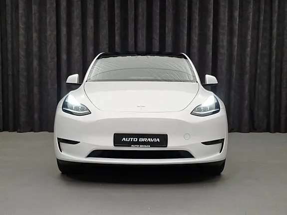 Tesla Model Y 2023 photo 2