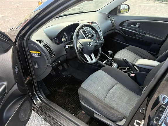 Kia Ceed 2011 photo 3