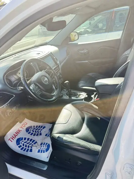 Jeep Cherokee 2019 photo 3