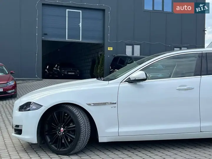 Jaguar Xj 2017 photo 2