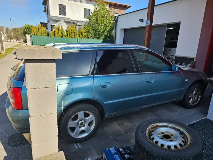 Audi A4 1999 photo 2