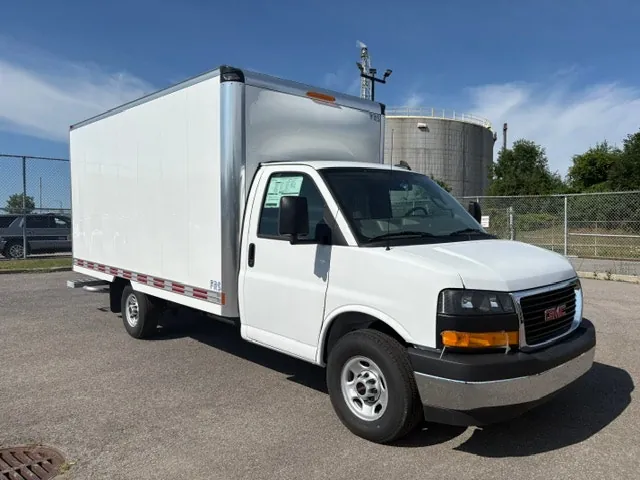 GMC Savana 2025 photo 3