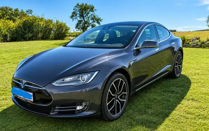 Tesla Model S 2016 photo 2