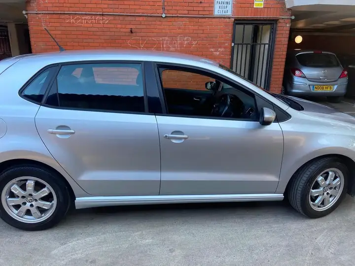 Volkswagen Polo 2011 photo 2