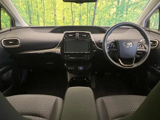 Toyota Prius 2018 photo 2