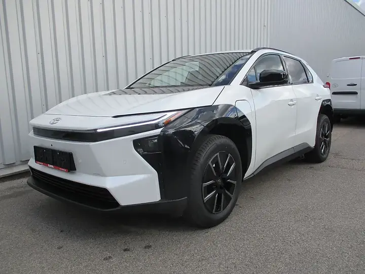 Toyota Bz4X photo 2