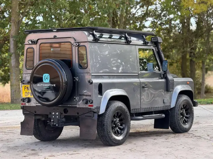 Land Rover Defender 90