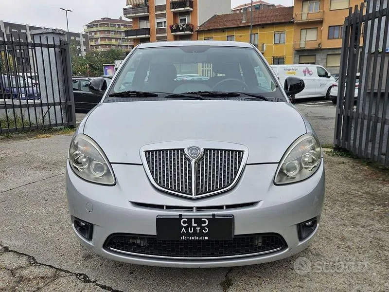 Lancia Ypsilon 2011 photo 2